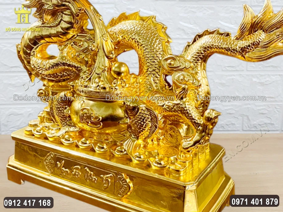 Từng họa tiết hoa văn được chạm khắc sắc n&eacute;t